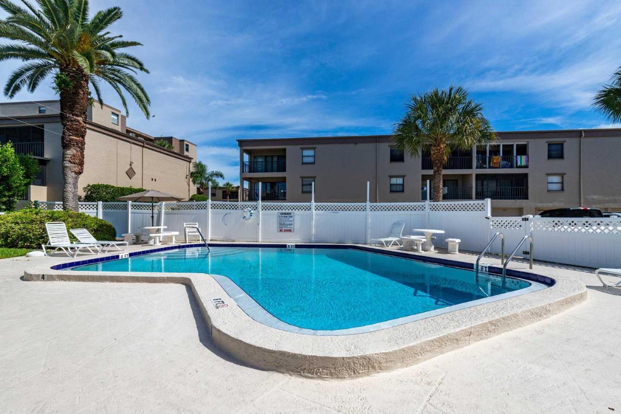 Walk To Beach Condo With Pool In Indian Shores! Clearwater Beach Exterior photo
